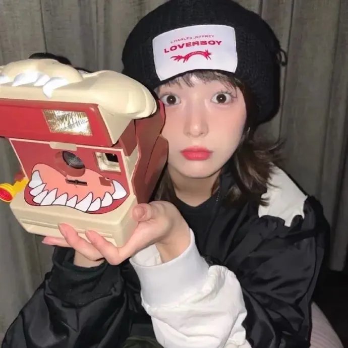 完全夏绿蒂 在线观看封面